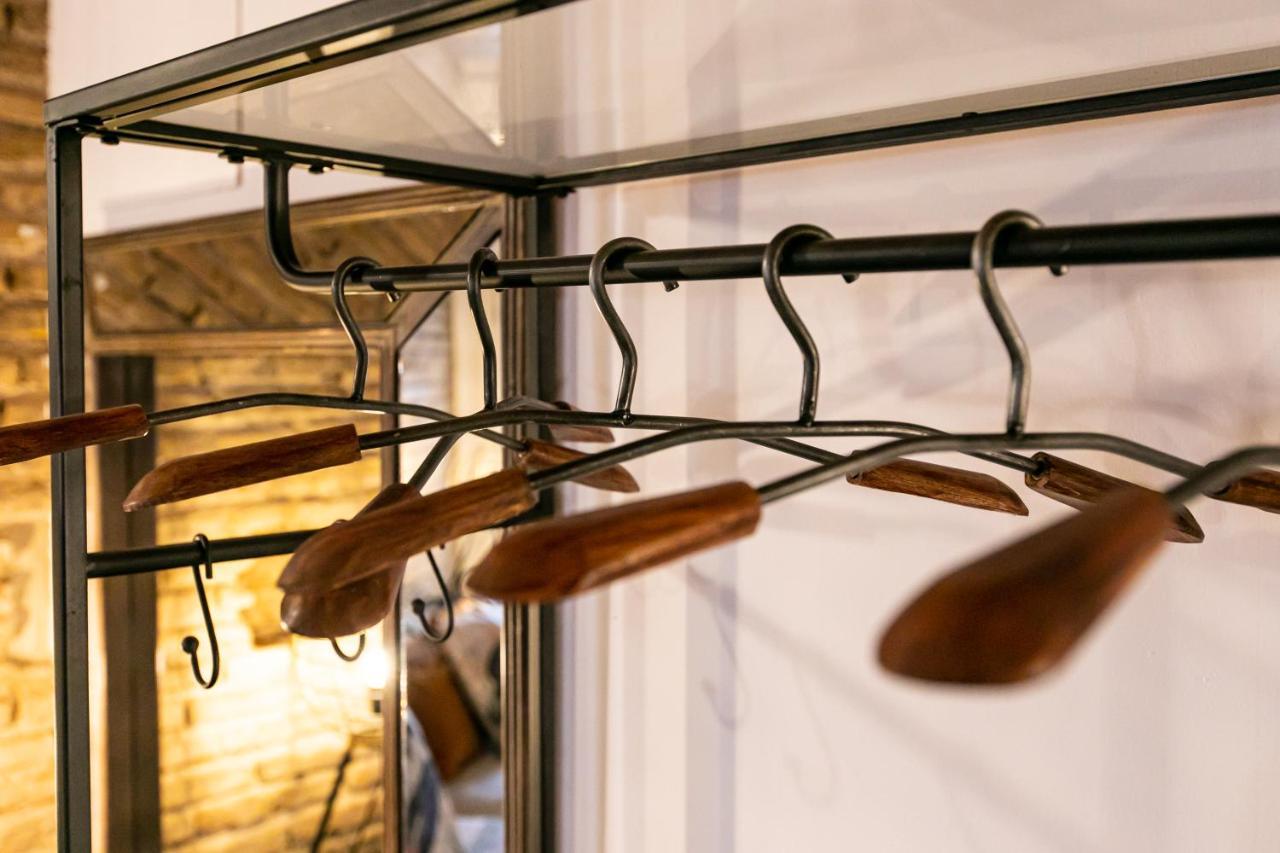 Apartamento 3 Dormitorios En Calle San Vicente. Siviglia Esterno foto