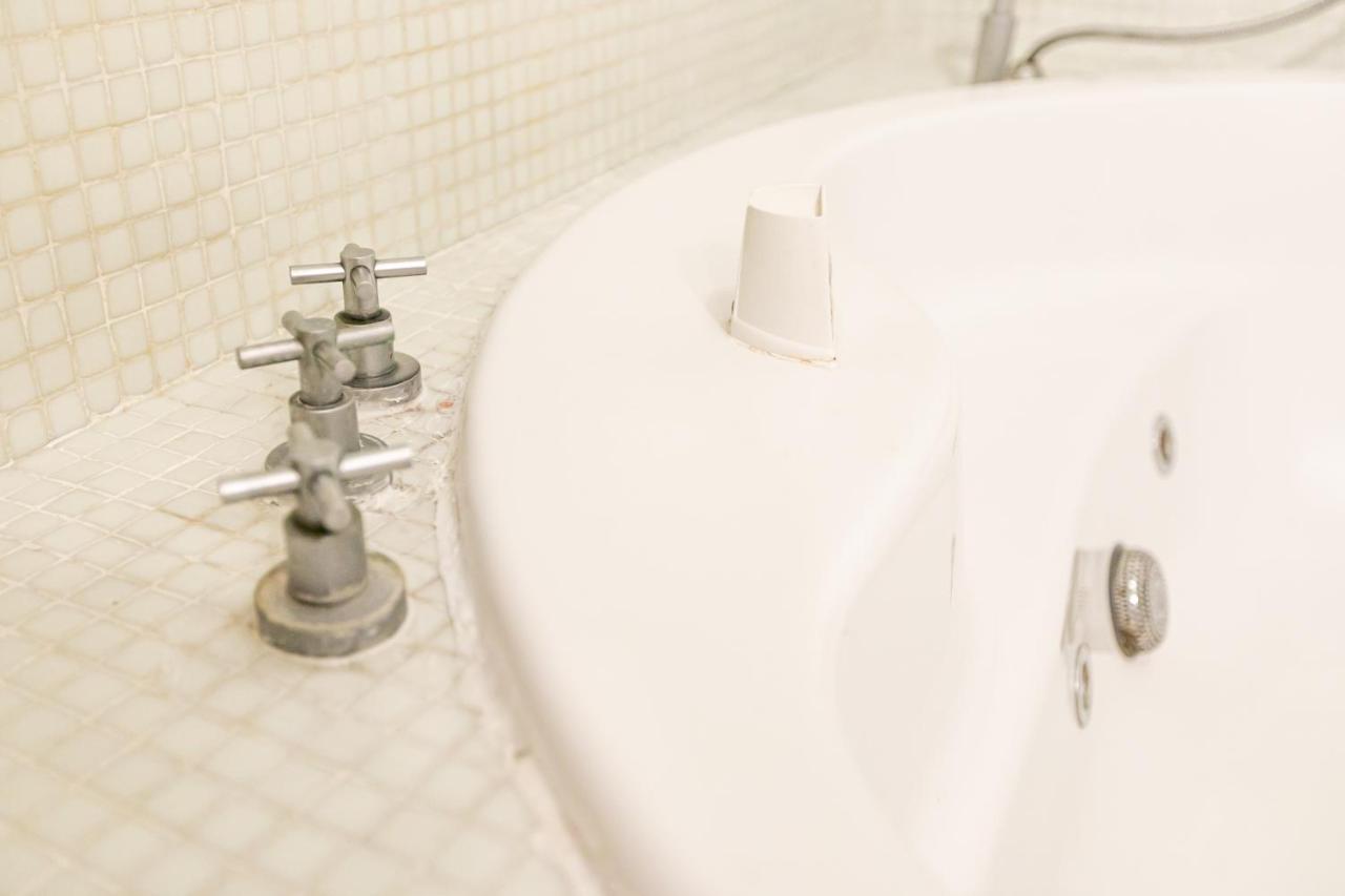Apartamento 3 Dormitorios En Calle San Vicente. Siviglia Esterno foto