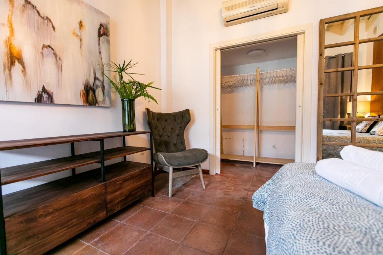 Apartamento 3 Dormitorios En Calle San Vicente. Siviglia Esterno foto